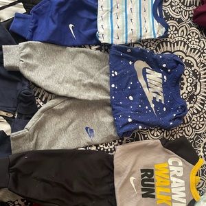 I am selling brand new to very gently used baby boy winter clothing !!